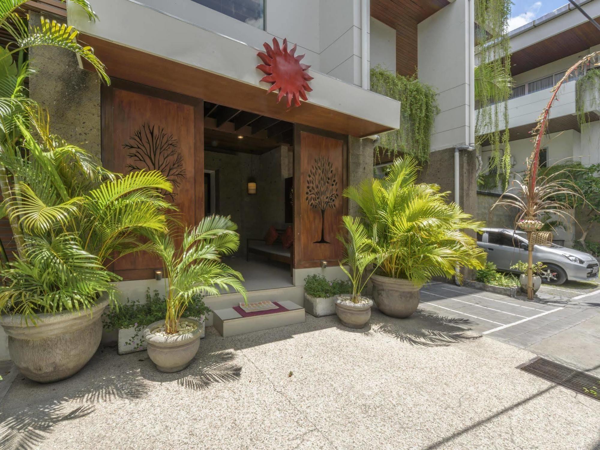 Swiss-Belcourt Sunset Lejlighedshotel Seminyak Eksteriør billede