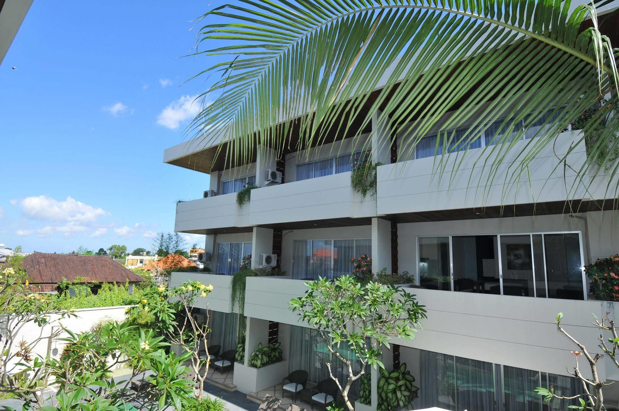 Swiss-Belcourt Sunset Lejlighedshotel Seminyak Eksteriør billede